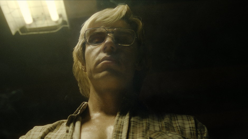 Evan Peters jako Jeffrey Dahmer