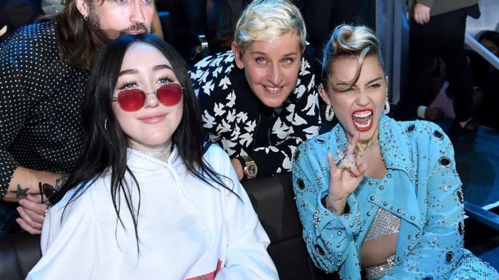 Festiwalowe siostry Cyrus i odważna Paris Jackson. Zobacz najlepsze stylówki MTV VMA