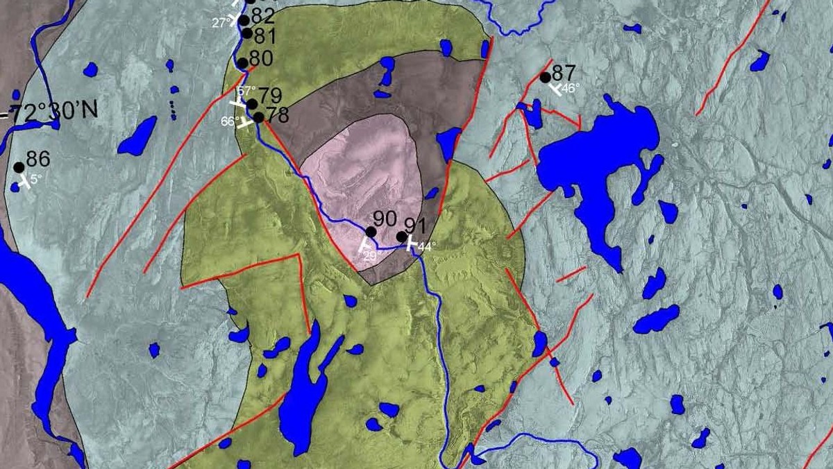 25 kilometrów średnicy liczy sobie znaleziony w kanadyjskiej Arktyce krater po uderzeniu meteorytu. Przez 50 lat nie zauważył go żaden z pracujących tam geologów. Według naukowców krater liczy ponad 130 mln lat, ale mniej niż 350 mln lat.