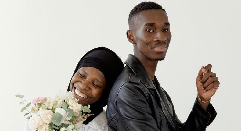 Beautiful couple smiling while standing together [Image: Darina Belonogova]