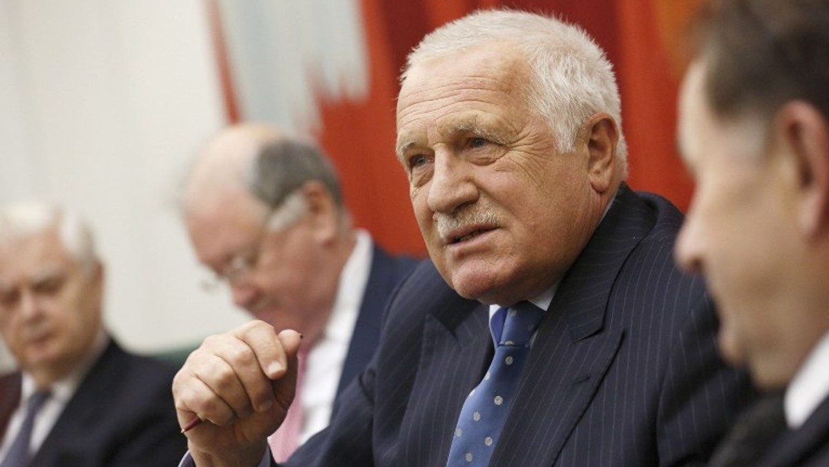 Prezydent Czech Vaclav Klaus i czeski premier Petr Neczas nie wezmą udziału w uroczystościach wręczenia Unii Europejskiej Pokojowej Nagrody Nobla, które odbędą się 10 grudnia w Oslo. Decyzję najwyższych władz państwa skrytykowała lewicowa opozycja.