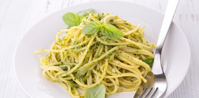 Makaron z pesto i szpinakiem. Przepis na makaron z zielonym pesto