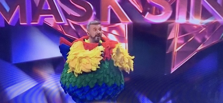 Polityczny dziennikarz Krzysztof Skórzyński został kogutem na scenie Mask Singer