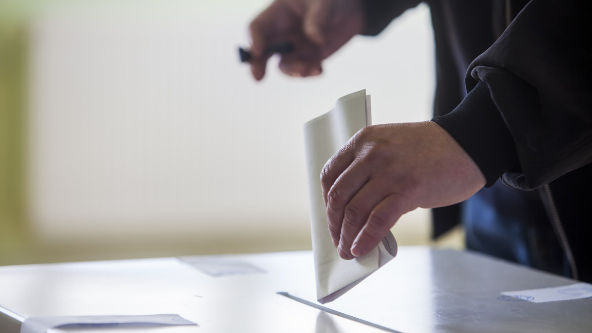 Trzydzieści osób weszło w skład rady programowej, która powstała przy przewodniczącej świętokrzyskiego zespołu Prawa i Sprawiedliwości do spraw wyborów samorządowych. Wśród nich są m.in. wojewoda Agata Wojtyszek, wiceminister zdrowia Marek Tombarkiewicz, poseł Bogdan Latosińki czy prof. Adam Massalski. – Wierzę, że z takimi doradcami i ekspertami, na pewno wygramy wybory – mówi posłanka Anna Krupka, szefowa tego zespołu.