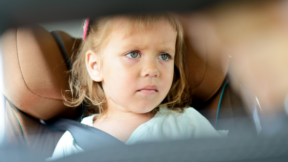 Choroba lokomocyjna to przypadłość, która nie pozwala nam normalnie funkcjonować w trakcie podróży. Naukowcy wciąż starają się zbadać mechanizm jej powstawania. Według ostatnich badań neurologa Deana Burnetta z brytyjskiego Uniwersytetu w Cardiff jej przyczyną może być to, że nasz mózg myśli, że został otruty.