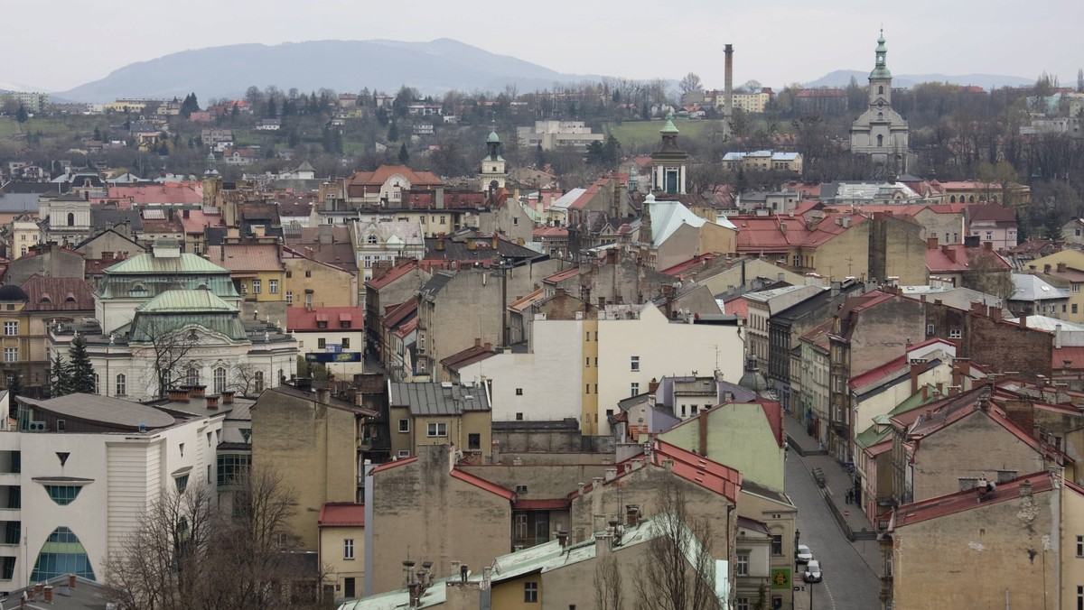 5,3 mln turystów odwiedziło województwo śląskie w ubiegłym roku. Ulubionymi miejscami wypoczynku były kurorty w Beskidach i na Śląsku Cieszyńskim. Turyści zostawili w regionie ok. 6 mld złotych – tak wynika z badania ruchu turystycznego wykonane na zlecenie Śląskiej Organizacji Turystycznej. To najlepsze wyniki od lat.