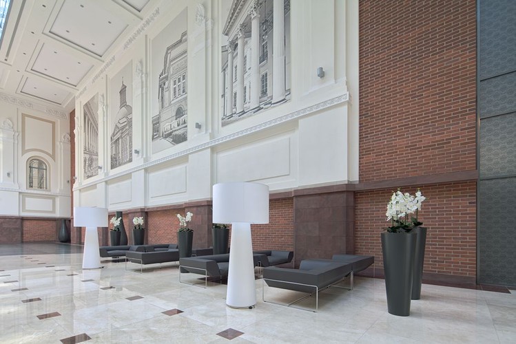 European Property Awards 2012 jest częścią konkursu International Property Awards, od lat wyróżniającego najbardziej spektakularne osiągnięcia w branży nieruchomości. Nagrody przyznawane są we współpracy z firmą Yamaha oraz Royal Institute of Charted Surveyors (RICS), a nad przebiegiem konkursu czuwa 60-osobowe jury złożone z międzynarodowych ekspertów związanych z branżą nieruchomości.  Zdjęcie: biurowiec Senator - artium, fot. Ghelamco