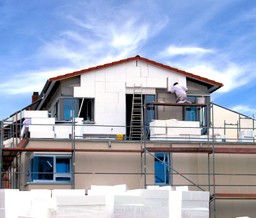 Jak rozliczyć w CIT i VAT wydatki na ocieplenie elewacji budynku biurowego będącego środkiem trwałym