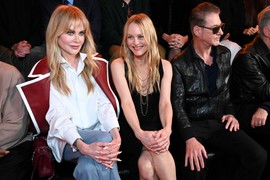 Plejada slavnih sa A liste na Šanelovoj reviji u Parizu: Nikol Kidman BLISTALA SA ĆERKAMA I NOVOM FRIZUROM, Penelope Kruz izdominirala kao KRALJICA ROK GLAMURA