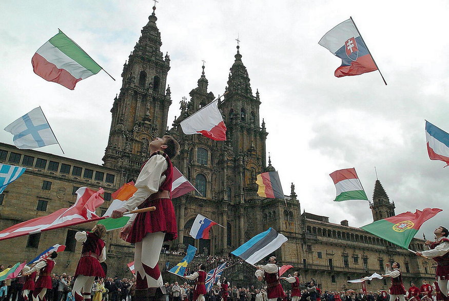 Demonstracja z okazji rozszerzenia Unii Europejskiej w Santiago de Compostela w Hiszpanii, 30 kwietnia 2004 r.