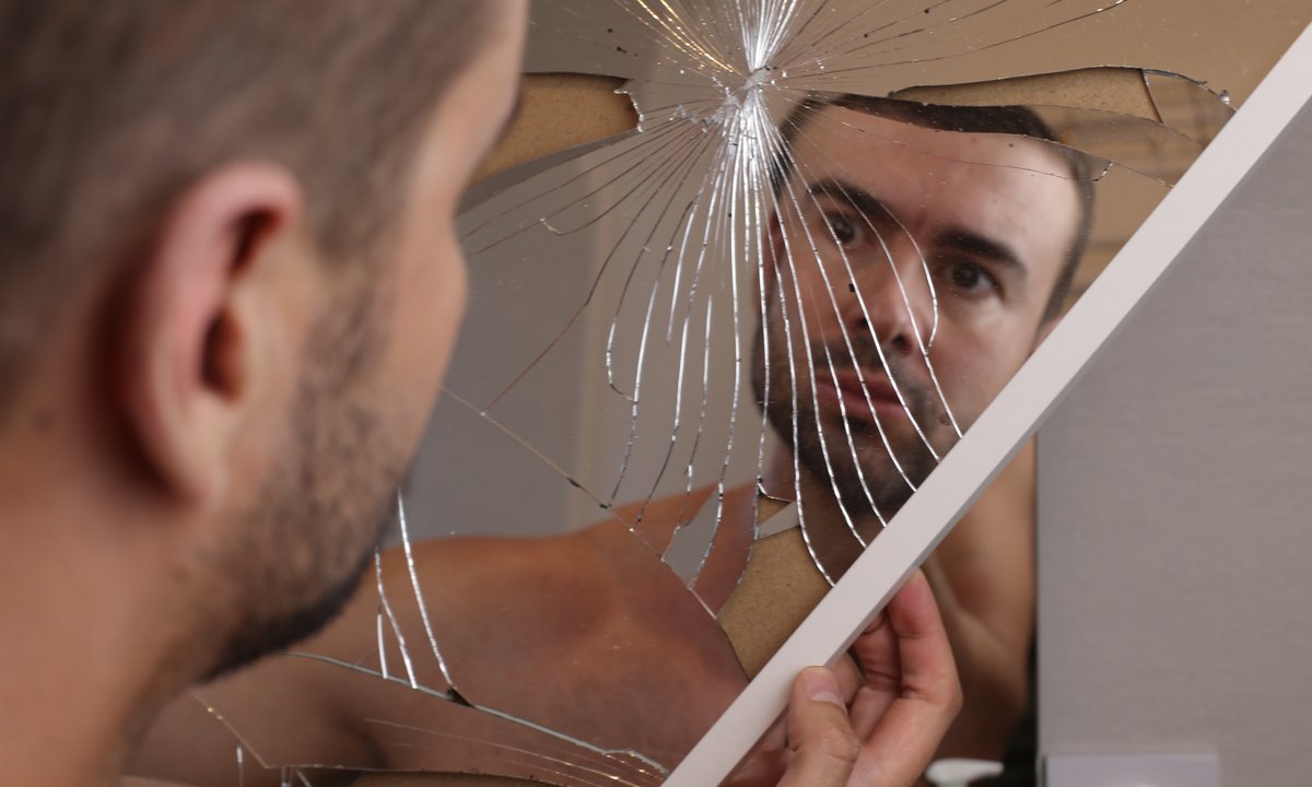 Narcyzi nie kochają siebie. Za fasadą kryje się pustka