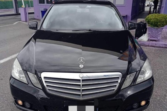 ZAPLENJEN "MERCEDES" ZA KOJIM INTERPOL TRAGA 6 GODINA! Neviđena drama na granici: Evo ko je bio za volanom skupocenog automobila (FOTO)