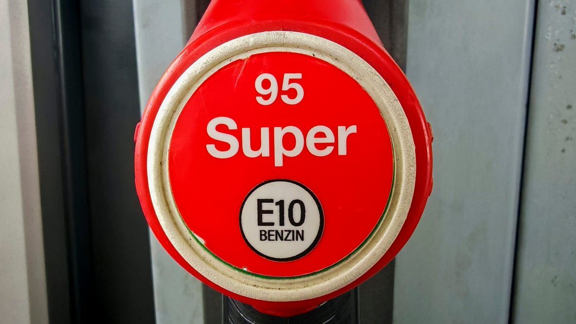 Americký benzín prudko zdražel. Čaká podobný scenár aj benzínky na Slovensku?