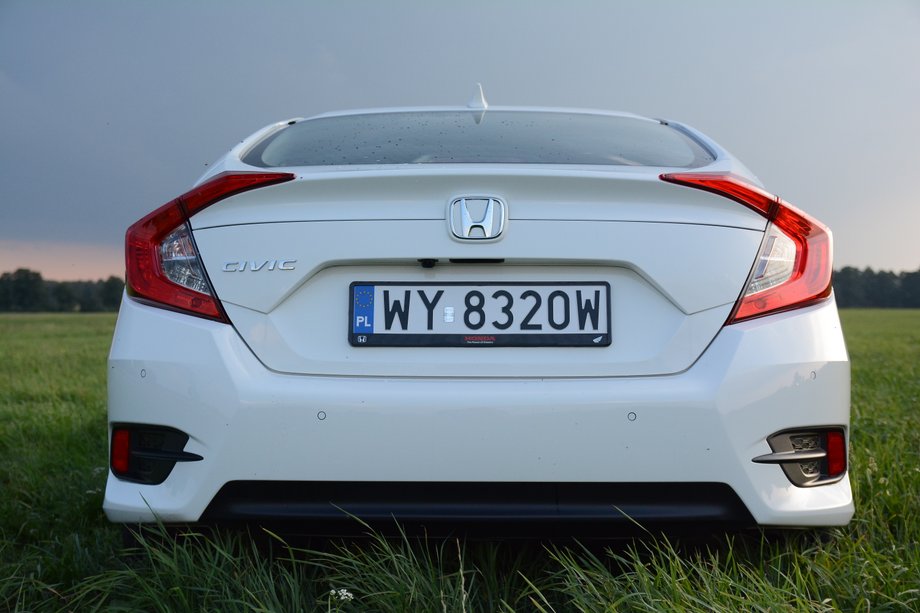 Honda Civic sedan 1.5 VTEC Turbo - w kompaktowej limuzynie też drzemią emocje