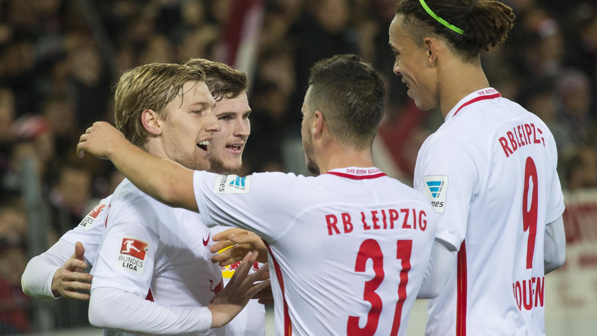 RB Lipsk jest niespodziewanym liderem Bundesligi po 12 kolejkach i ma trzy punkty przewagi nad obrońcą mistrzowskiego tytułu Bayernem Monachium. Szkoleniowiec Ralph Hasenhuettl tonuje nastroje i przekonuje, że Lipsk nie jest faworytem w wyścigu.