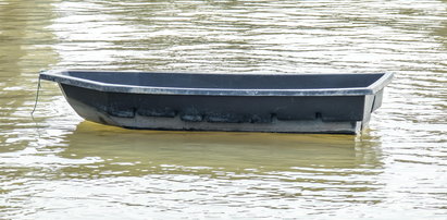 Makabryczne odkrycie w dryfującej łodzi na jeziorze Wałpusz