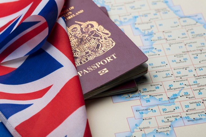 Koronavírus: péntektől teszt nélkül lehet utazni Nagy-Britanniába