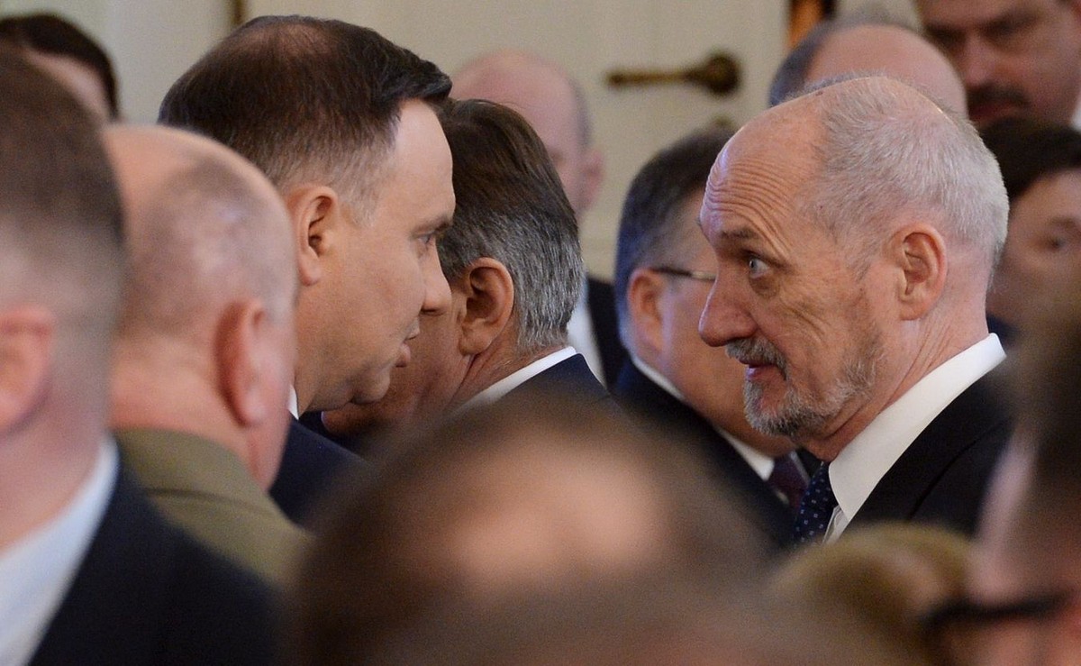 Prezydent Andrzej Duda i szef MON Antoni Macierewicz