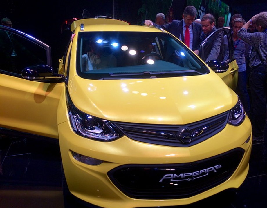 Opel Ampera-e to pięciodrzwiowy hatchback