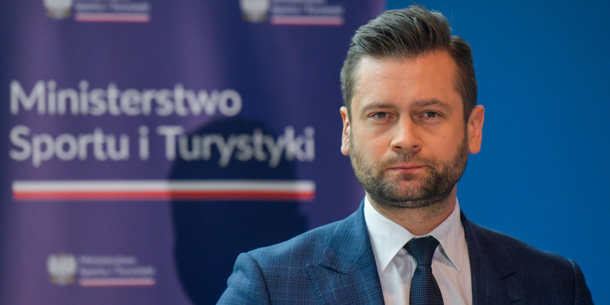 Minister sportu i turystyki, Kamil Bortniczuk zapowiedział, że projekt ustawy zakazującej sprzedaży napojów energetycznych młodzieży i dzieciom, jeszcze przed wakacjami trafi pod obrady Sejmu.