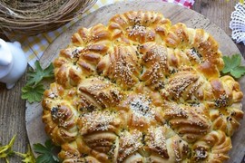 Mirisna i mekana USKRŠNJA POGAČA je zvezda praznične trpeze, a ovo je provereni recept sa kojim nema greške!