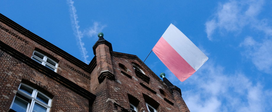 Ile kosztuje uszycie polskiej flagi?