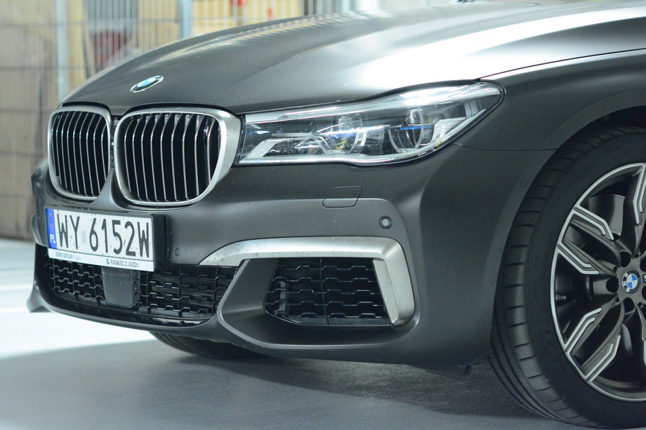 BMW M760Li xDrive - pomysł na milion (23)
