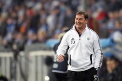 Trener Legii Warszawa zaprosił piłkarzy na imprezę i za nich płacił