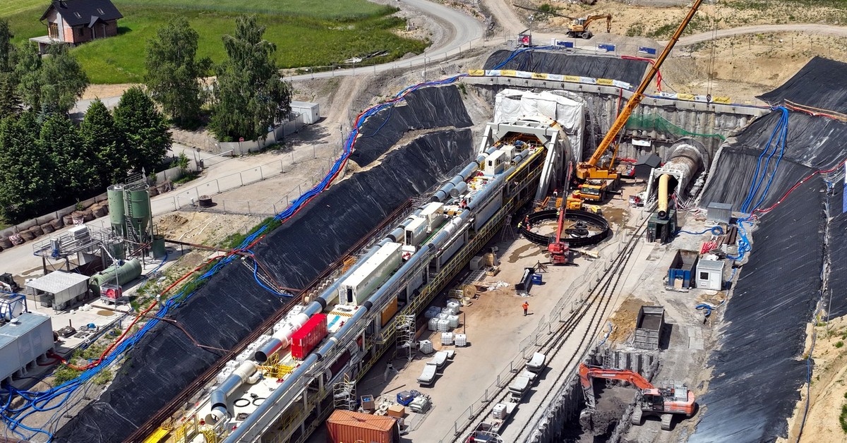 Najdłuższy tunel kolejowy w Polsce. Tarcza TBM „Jadwiga” zaczęła drążenie