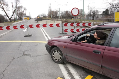 GPS: omiń korki i remonty. Radzimy jak wykorzystać nawigację, by ominąć drogi wyłączone z ruchu