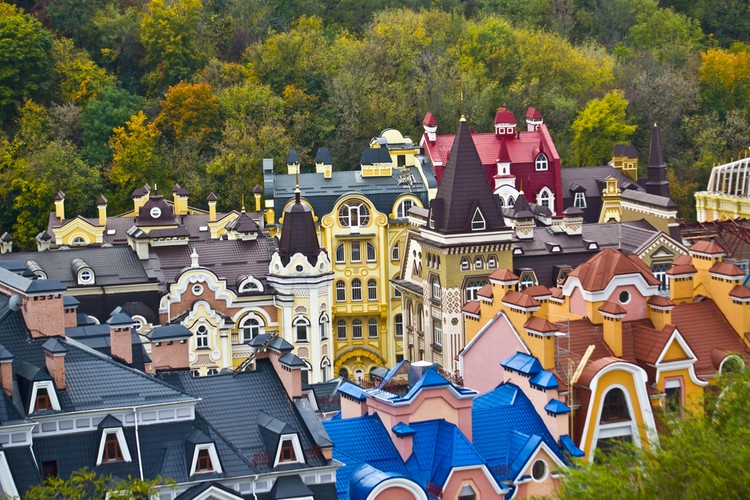 19. miejsce: Kijów - – zdaje się stolica Ukrainy leży poza głównym szlakiem europejskich turystów. Jednak dla wytrwałych podróżników Kijów jest miejscem wartym odwiedzenia. Dzienny koszt pobytu w Kijowie zamyka się w kwocie 25.85 USD.