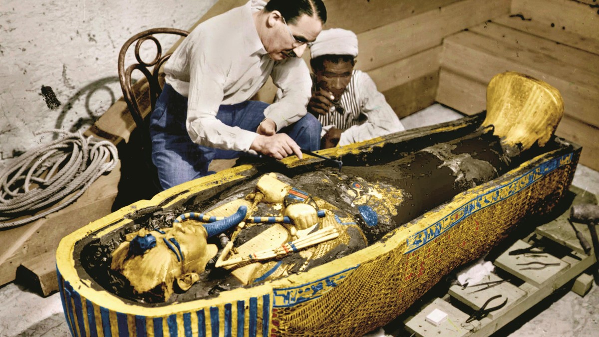 Howard Carter (1873-1939) english egyptologist near golden sarcophagus of Tutankhamon (mummy) in Egy