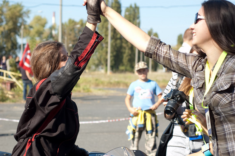 Polskie motocykle i samochody na torze FSO