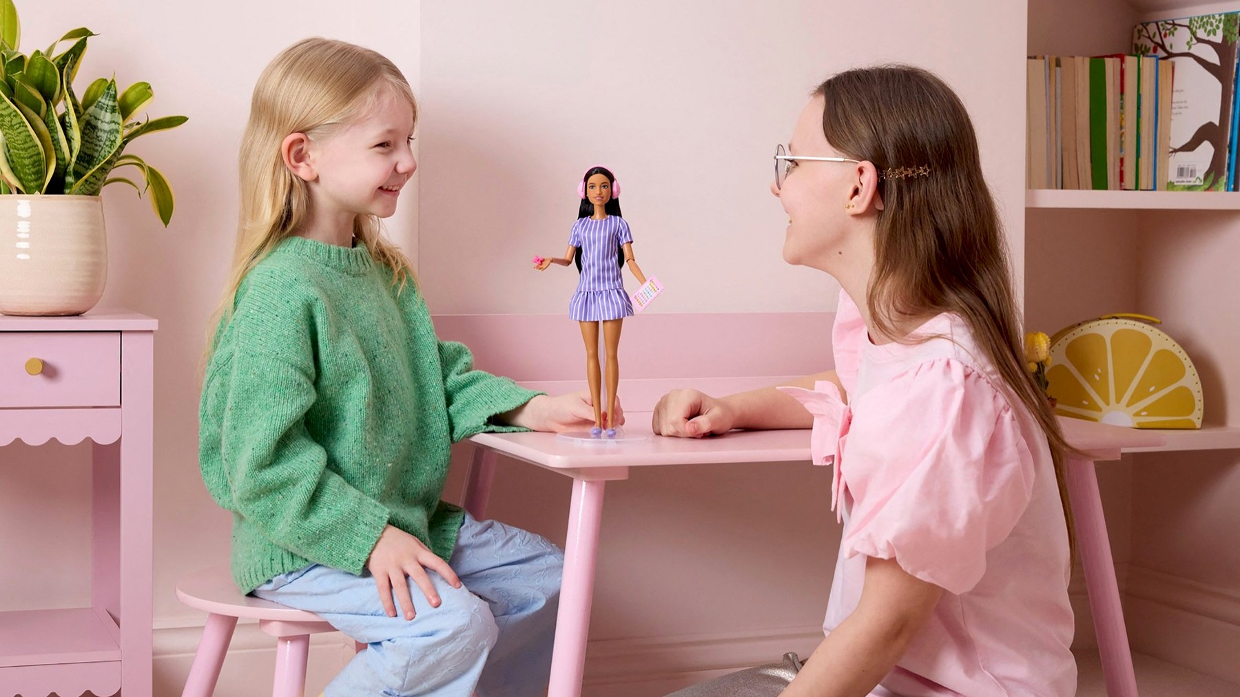 Mattel dal do predaja úplne novú autistickú bábiku Barbie.