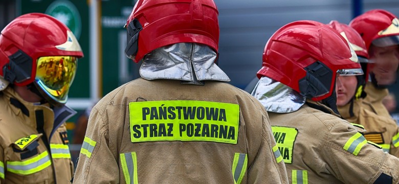 Zduńska Wola. W kamienicy wybuchł pożar, wśród rannych są dzieci