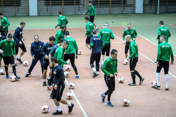 Piłkarze Górnika Łęczna podczas treningu