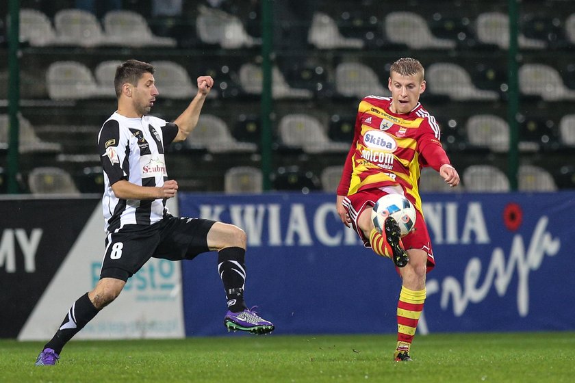 Skandal w polskiej lidze. Piłkarz Paweł Zawistowski nazwał arbitra „sprzedajną szm..."