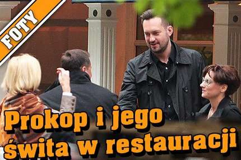 Prokop i jego świta w restauracji. FOTY