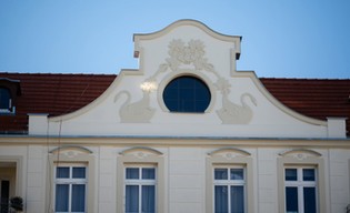 Brzeska pięknieje! Od frontu już błyszczy, czas na podwórze