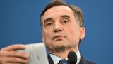 Bodnar chce siłą doprowadzić Ziobrę przed komisję. Ten zwołał konferencję i uderza w Tuska