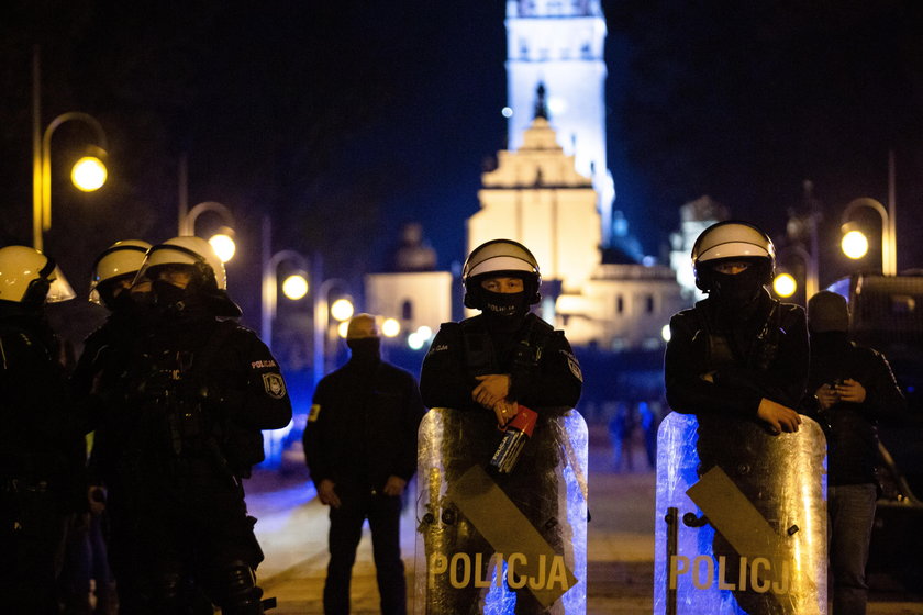 Protesty w Częstochowie. Pod Jasną Górą policja użyła gazu