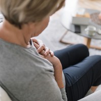 Mi válthat ki erős fájdalmat a mellkas bal oldalán? A kardiológus válaszol