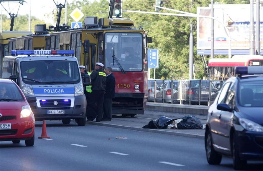 Zmiażdżył go tramwaj! DRASTYCZNE FOTO