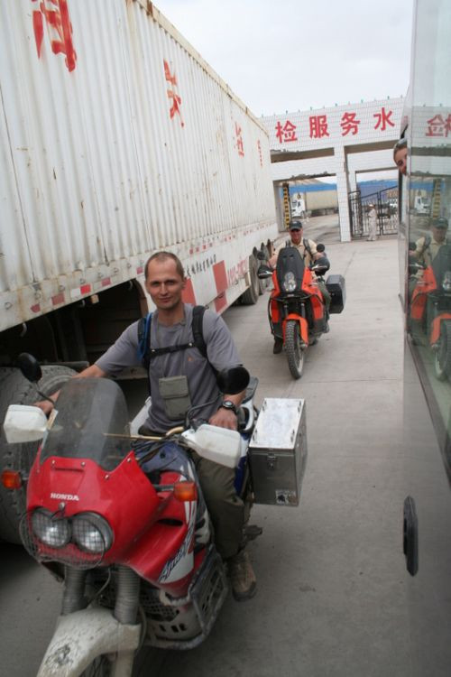 VARIANT ADVENTURE 2008 - Chińska granica przekroczona