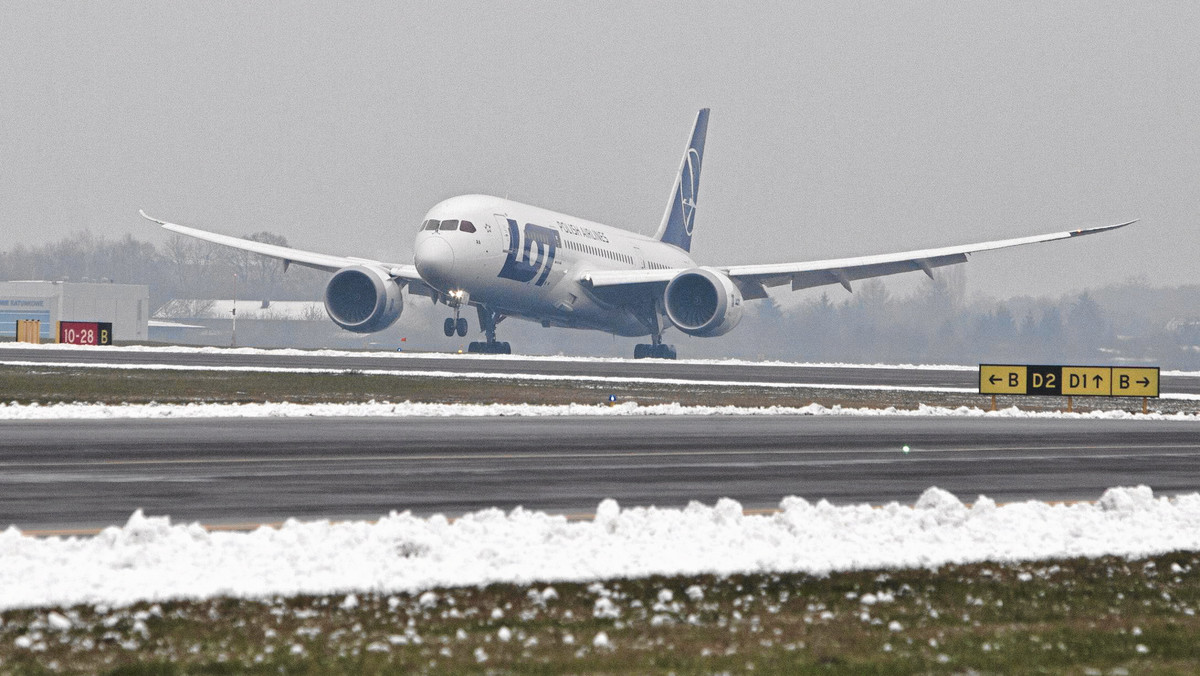 Z powodu usterki drugi samolot Boeing 787 Dreamliner, należący do PLL LOT, nie odleciał po południu z Warszawy do Wiednia - poinformował rzecznik spółki Marek Kłuciński. Zamiast niego, przed godziną 20 poleciał Boeing 737.