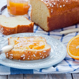 Húsvéti recept: puha mandulás kalács házi narancsmártással
