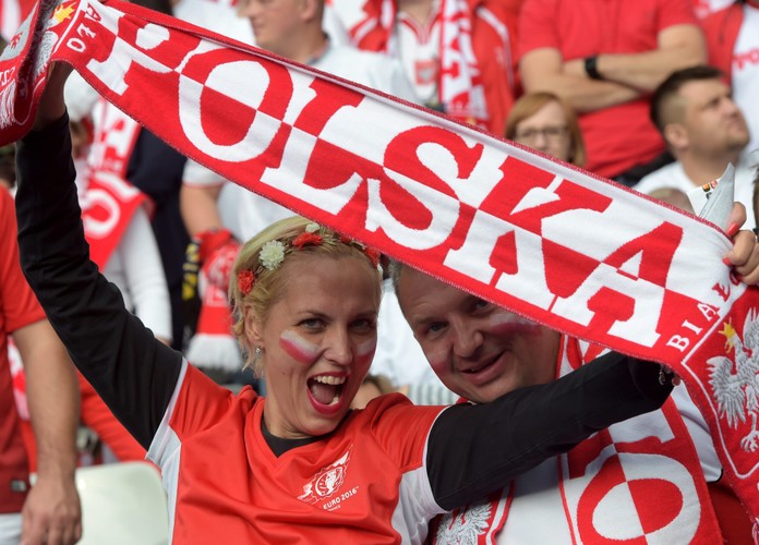 Tak polscy kibice wspierali kadrę Nawałki na Stade de France. Brawo Wy!