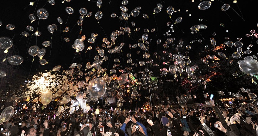 Novu godinu u Tokiju dočekali uz mnogobrojne balone