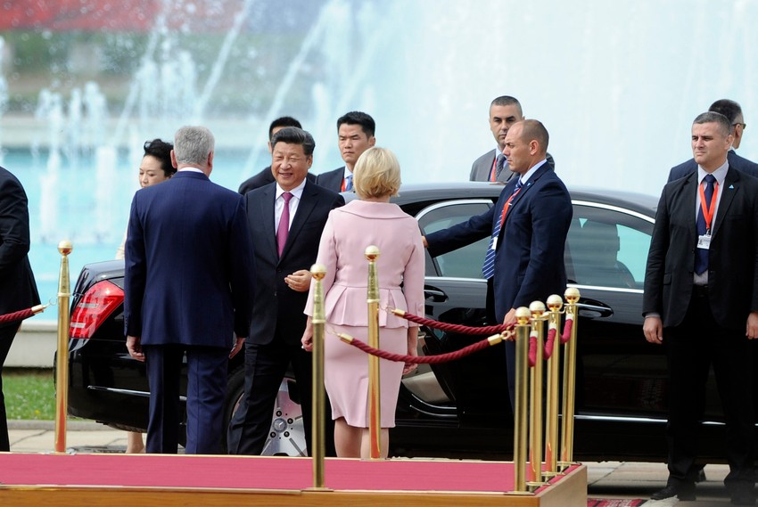 Doček ispred Palate Srbija