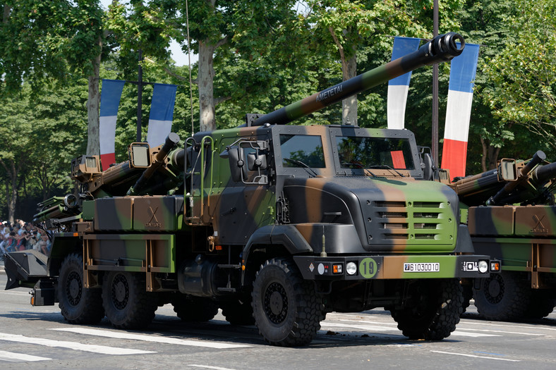 CAmion Équipé d'un Système d'ARtillerie (CAESAR)